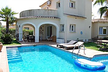 Imagen 1 Venta de casa con piscina en Oliva